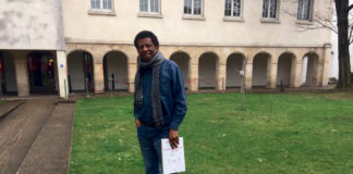 dany-laferriere-auteur-photo-autoportrait-de-paris-avec-chat